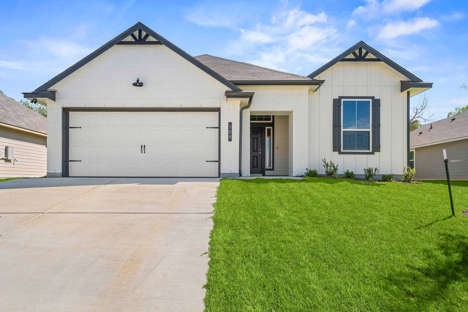 Stylecraft 2082 plan at 109 Adaline Bend, McGregor, Texas (builder photos — may be representative of plan)