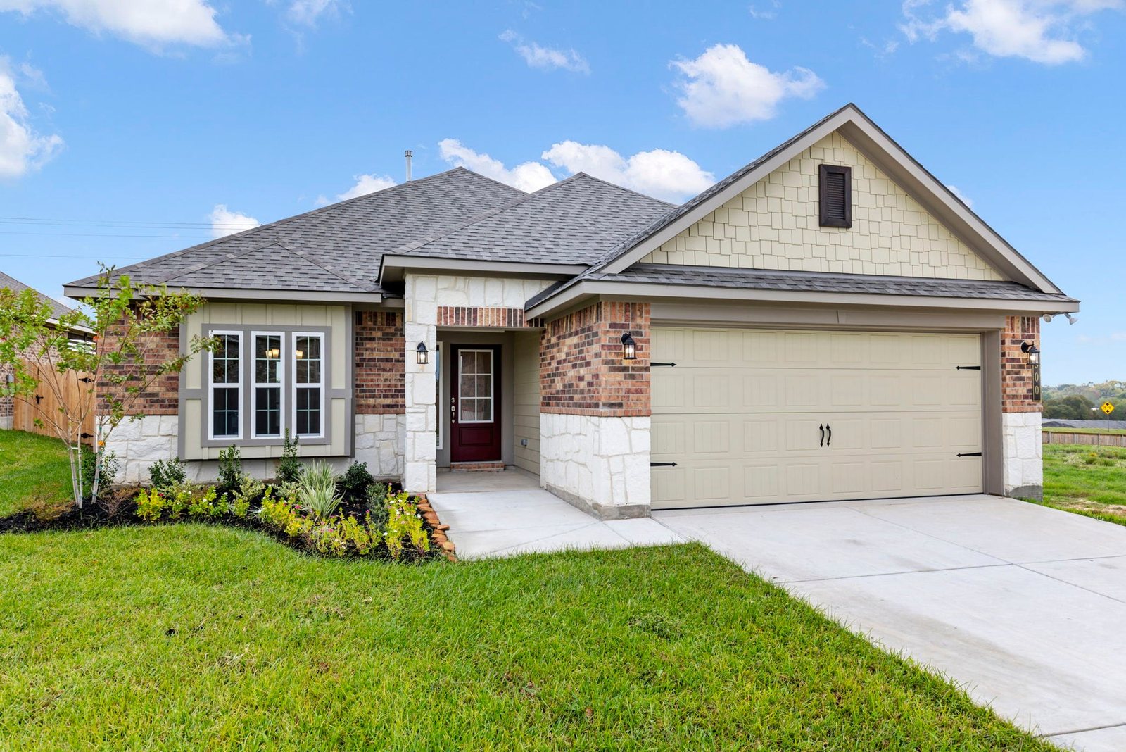 Stylecraft 1613-1 plan at 11512 Themis Court, Lorena, Texas (builder photos — may be representative of plan)