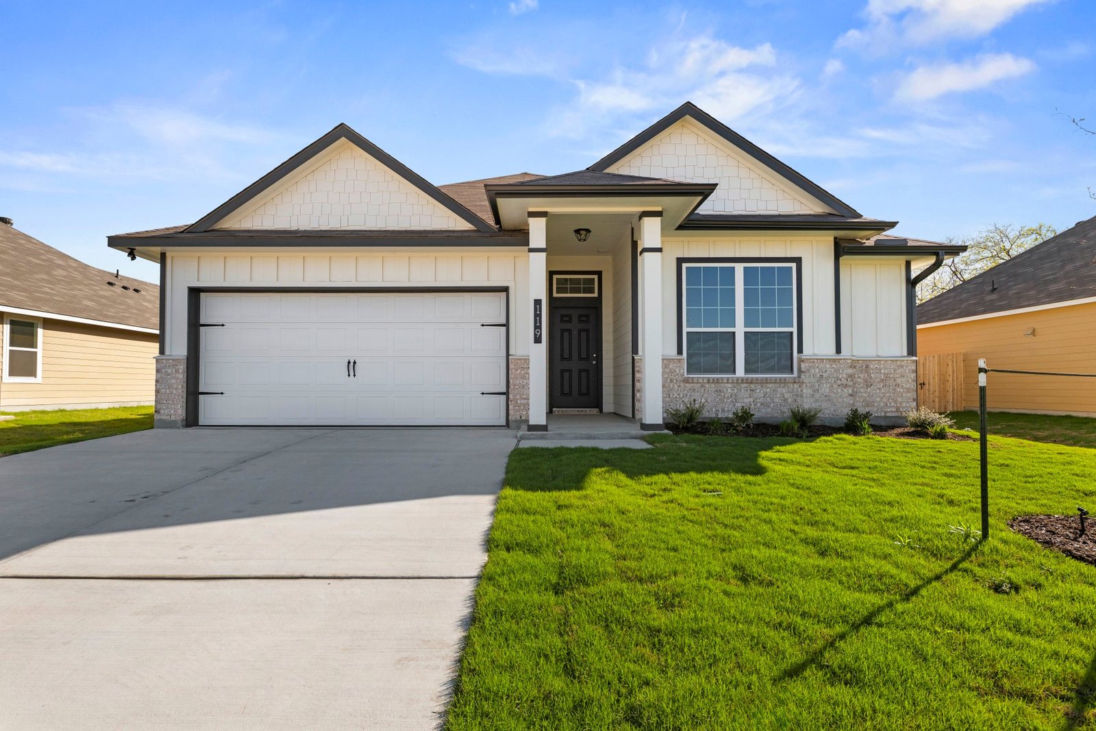 Stylecraft 1514 plan at 116 Jenjira Way, McGregor, Texas (builder photos — may be representative of plan)