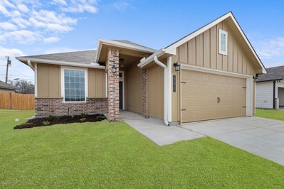 Stylecraft 1443 plan at 121 Adaline Bend, McGregor, TX 76657 (builder photo)