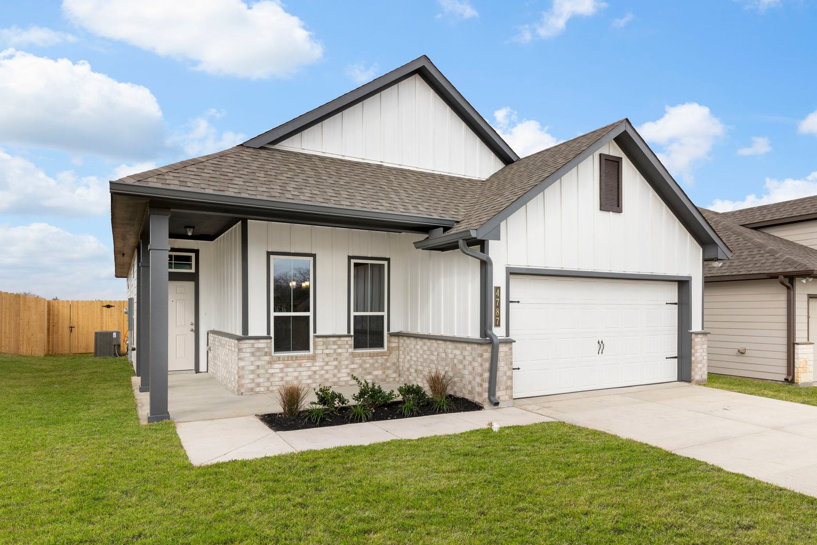 Stylecraft 1475-1 plan at 181 Wind Hill, Jarrell, Texas (builder photos — may be representative of plan)