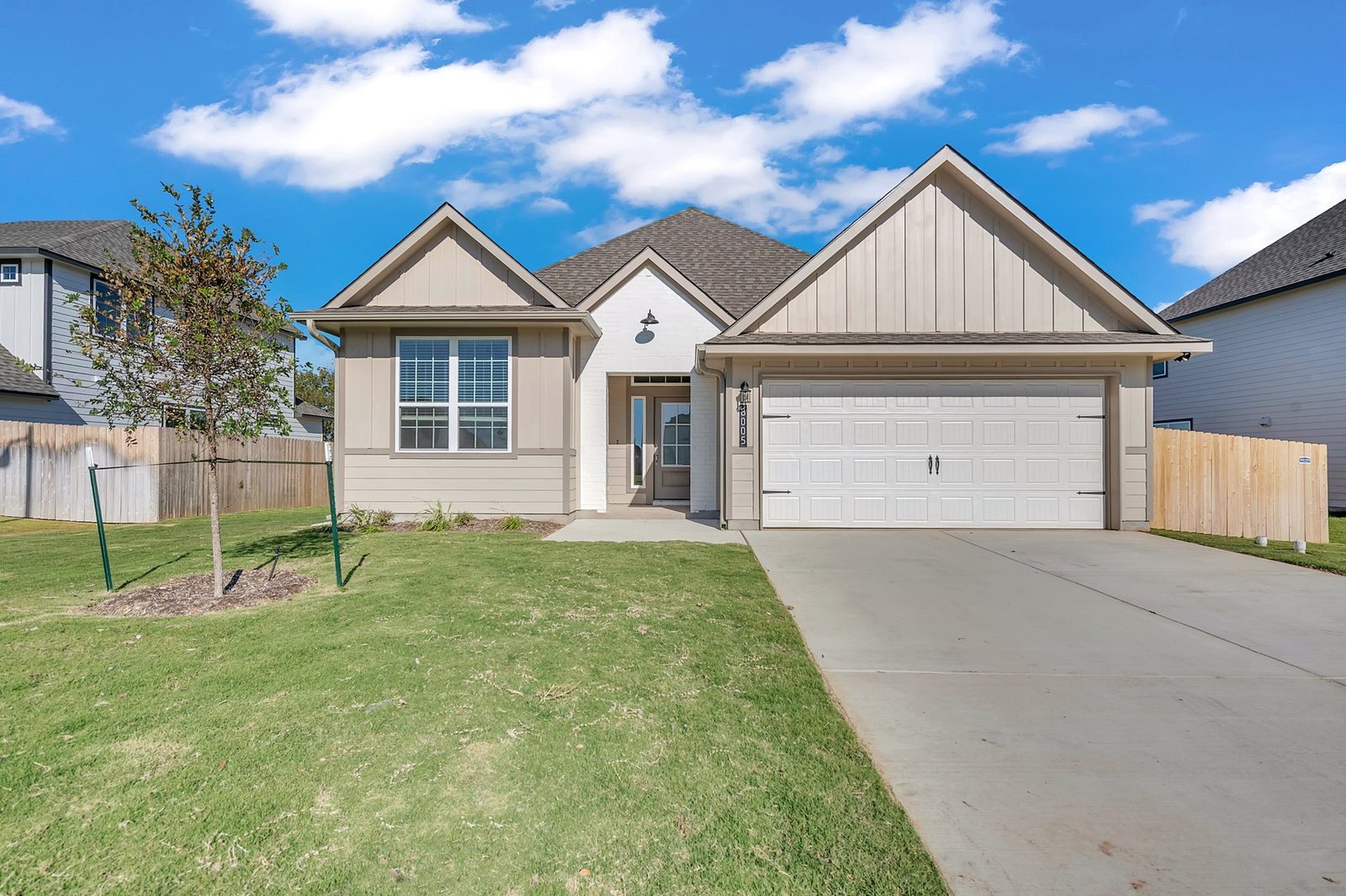 Stylecraft 2082 plan at 1908 Eliel Lane, Waco, Texas (builder photos — may be representative of plan)