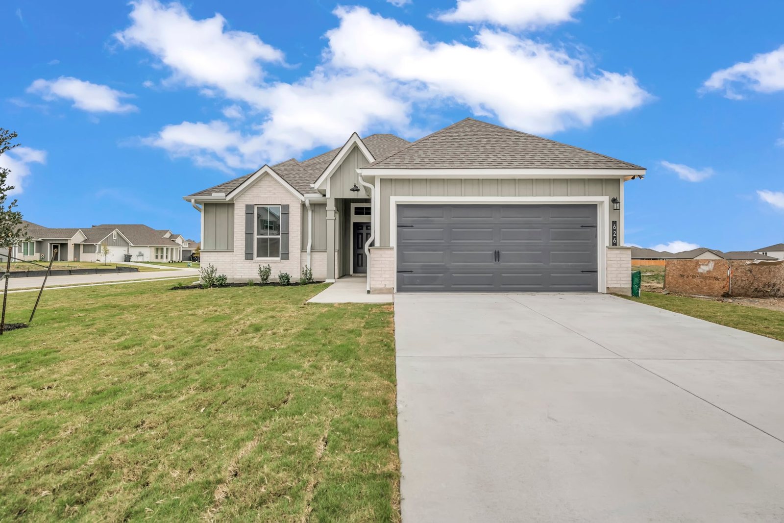 Stylecraft 1651-1 plan at 2022 Michigan Drive, Temple, Texas (builder photos — may be representative of plan)