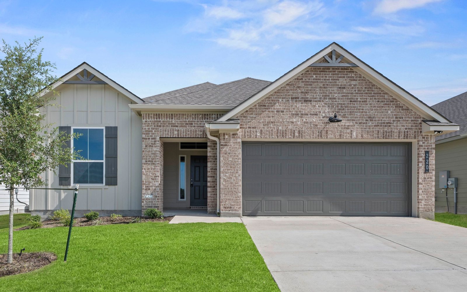 Stylecraft 2082 plan at 220 Gus Loop, Georgetown, Texas (builder photos — may be representative of plan)