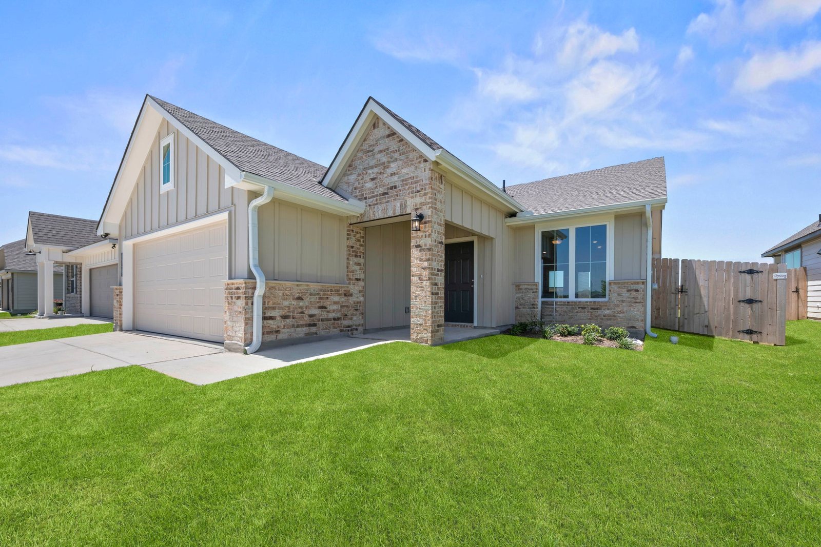 Stylecraft 1262 plan at 228 Gus Loop, Georgetown, Texas (builder photos — may be representative of plan)