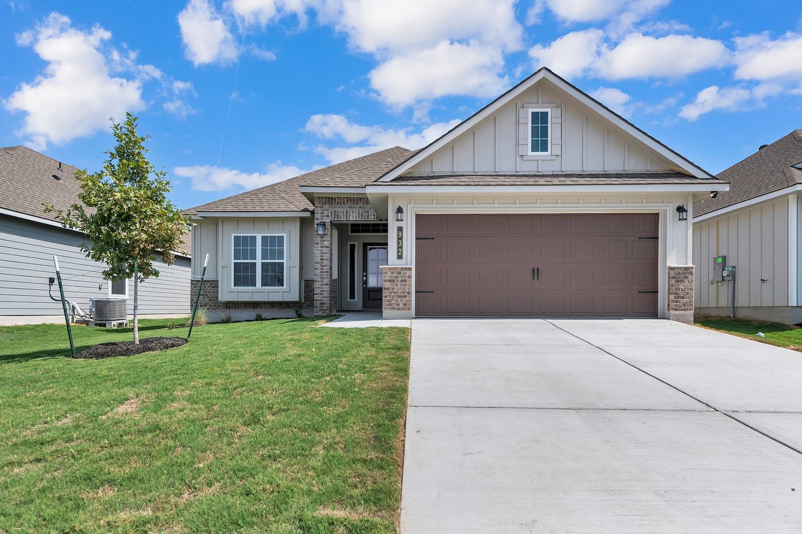 Stylecraft 1613 plan at 237 Lazy Lizzy Road, Jarrell, Texas (builder photos — may be representative of plan)