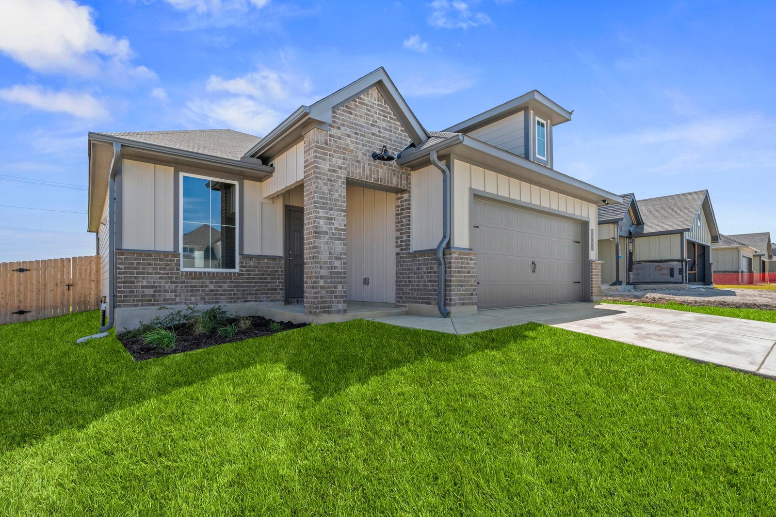 Stylecraft 1363-1 plan at 502 University Avenue, Troy, Texas (builder photos — may be representative of plan)