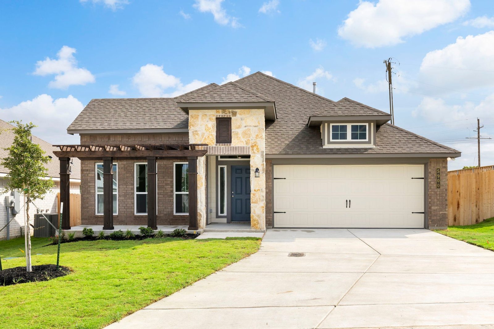 Stylecraft 1818-1 plan at 6714 Mcgregor Loop, Killeen, Texas (builder photos — may be representative of plan)