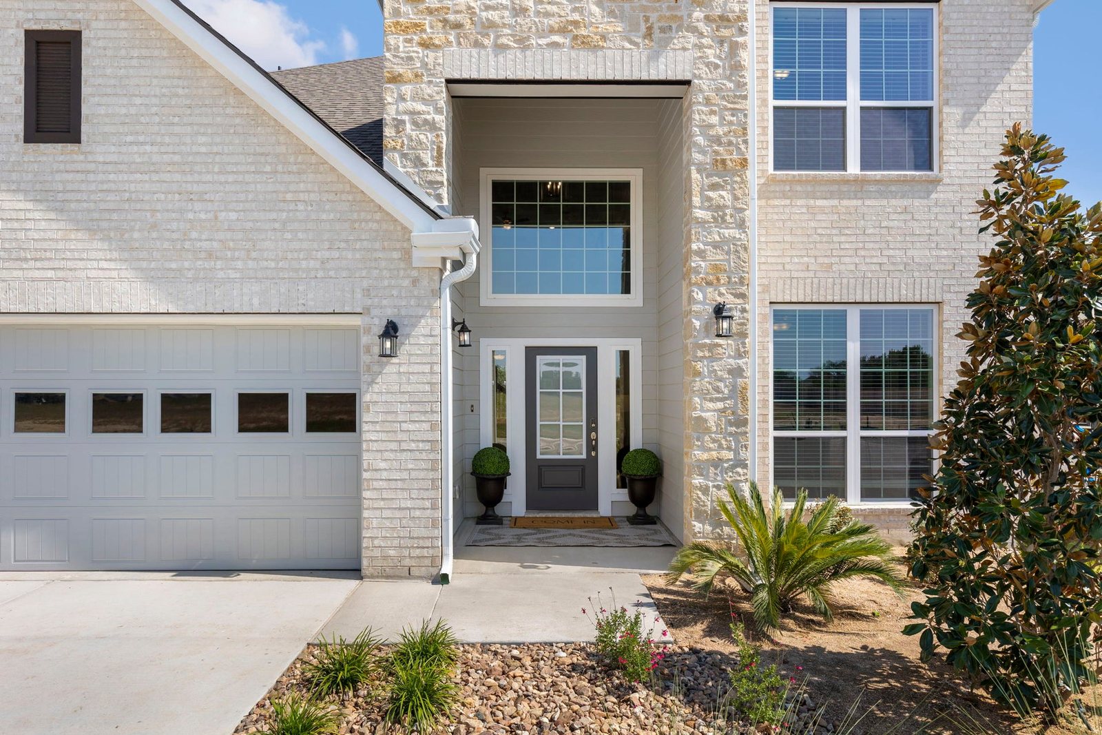 Stylecraft 2588-1 plan at 6806 Mcgregor Loop, Killeen, Texas (builder photos — may be representative of plan)