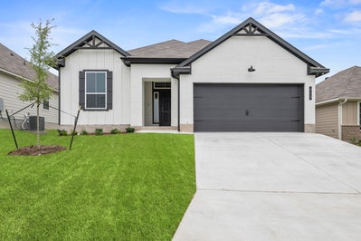 Stylecraft 2082 plan at 708 James Parker Circle, Killeen, TX 76542 (builder photo)