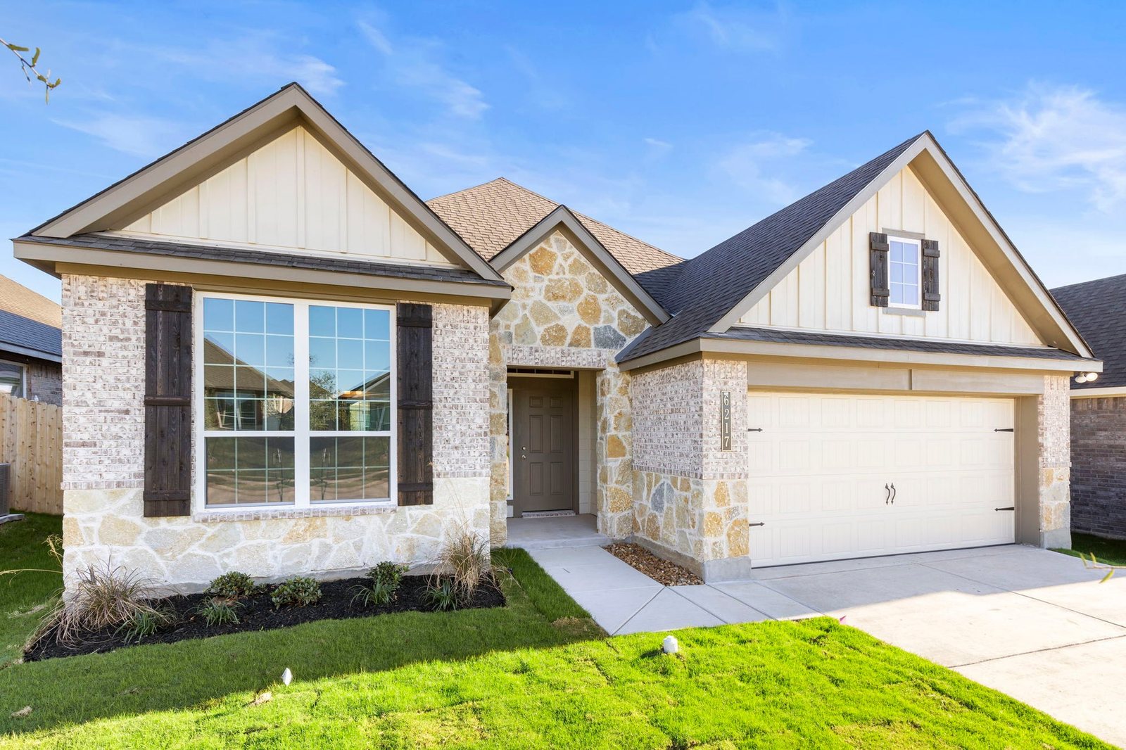 Stylecraft 2082-1 plan at 7200 Mcgregor Loop, Killeen, Texas (builder photos — may be representative of plan)