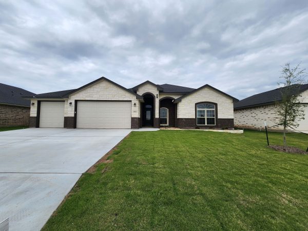718 Golden Eagle, Salado, TX 76571 - Caesar 2200 plan by Carothers Executive Homes